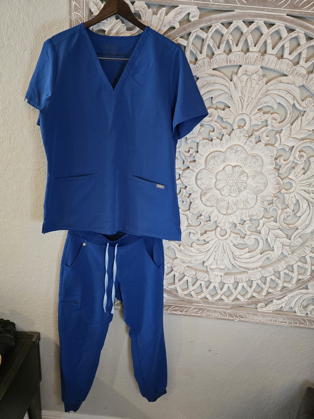 FIGS Technical Collection Zamora Women's Blue Solid Scrub Set, Knit top L pant S
